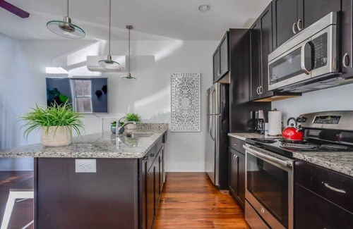 Downtown Charleston House | Unforgettable Stay at Charleston Carriage Home on King Street