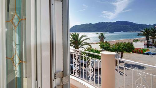 Agios Georgios Pagon Apartment | Pet-Friendly Azure Mare Studios with Oceanfront Views