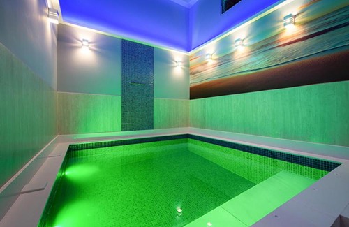 Registro Hotel | Azure Motel - Adults Only with Hot Tub & Pet-Friendly Amenities