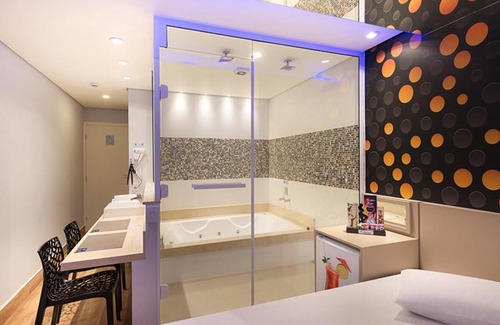 Registro Hotel | Azure Motel - Adults Only with Hot Tub & Pet-Friendly Amenities