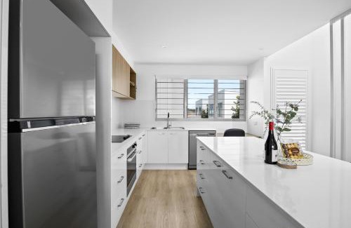 Maroochydore Apartment | Family-Friendly Azure River Side Townhouse - 4 Star Stay
