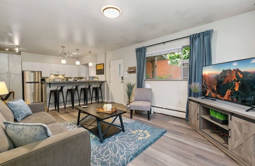Old Town Condo | Trendy Condo with Kitchen & Spa in Old Town - Rated 9.4/10