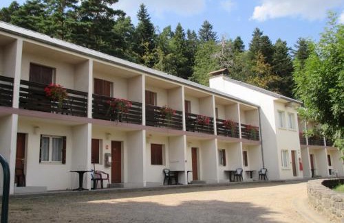 Jassat Resort | Cozy Azureva Murol: Pet-Friendly with Family Amenities