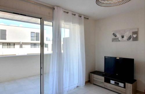 Serignan Apartment | Private Terrace and Parking in Spacious Apartment Escape