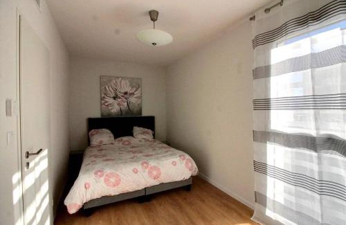 Serignan Apartment | Private Terrace and Parking in Spacious Apartment Escape