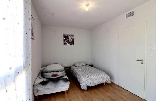 Serignan Apartment | Private Terrace and Parking in Spacious Apartment Escape