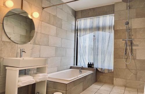 Ueno House | Discover Azzurra: Top-Rated Stay with Family-Friendly Amenities