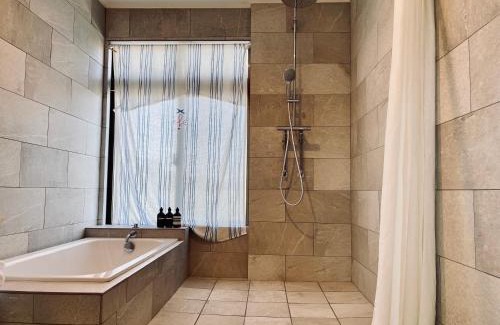 Ueno House | Discover Azzurra: Top-Rated Stay with Family-Friendly Amenities