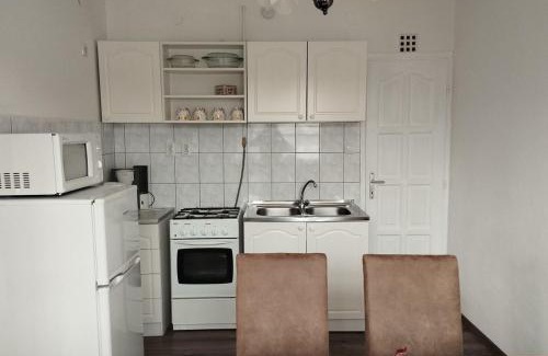 Gyula Apartment | Exceptional Bányai Apartman: Child-Friendly Retreat