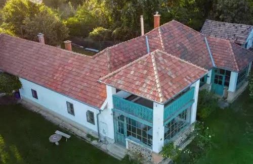 Lesenceistvand Apartment | Discover Bárdió Birtokház with Panoramic Views