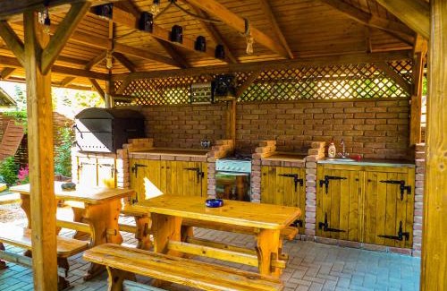 Tiszababolna House | Explore Bárdos Vendégház: 4-Star Comfort with Hot Tub