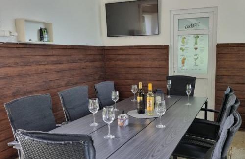 Tiszaug Apartment | Relaxing Stay at Bárka a Tiszához with Hot Tub Access
