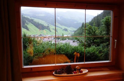 Lanersbach Apartment | Inviting Bärenklause: Family-Friendly Retreat with Great Reviews