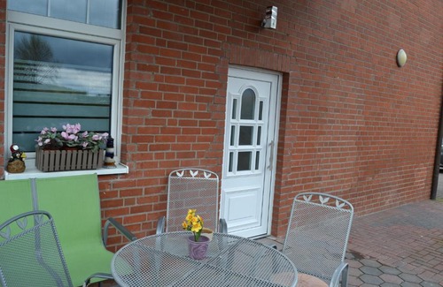 Elbmarsch Apartment | Pet-Friendly Bärenstark Elbe Ferienwohnung with Ocean View