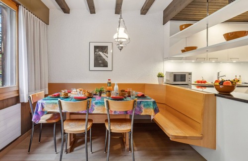 Wengen Apartment | Pet-Friendly Bärnermutz with Lake View and Spa Amenities