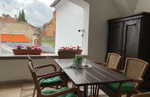 Koszeg Apartment | Comfortable Bécsikapu Apartman with Pet-Friendly Amenities