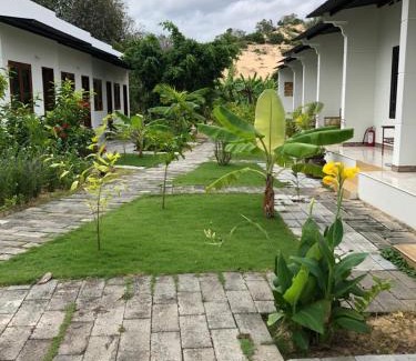 Central Mui Ne Beach Cabin | Cozy Bí Homestay: Private Beach & Ocean View Getaway