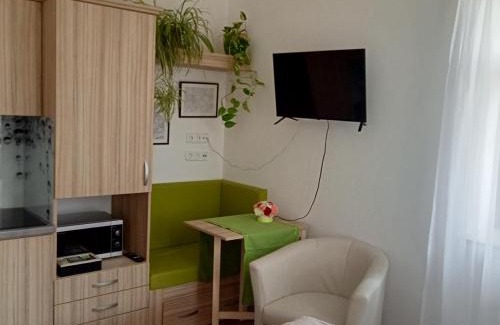 Kapolnasnyek Apartment | Highly Rated Bíbic Apartman C with Kitchen Amenities
