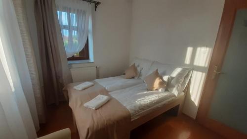 Kapolnasnyek Apartment | Highly Rated Bíbic Apartman C with Kitchen Amenities
