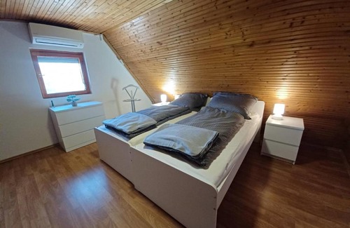 Nagylapos House | Pet-Friendly Bónom-zugi Pihenőház with Ocean View Escape
