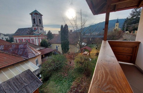 Tokaj Apartment | Discover Böne Vendégház: Pet-Friendly Oasis by the Ocean