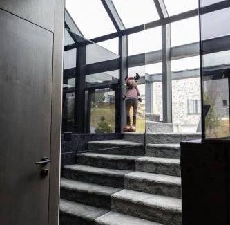 Demanovska Dolina Apartment | Explore BÚDA Jasná: Pet-Friendly Retreat with Hot Tub