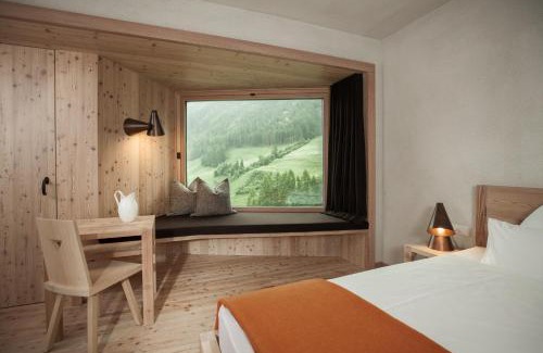 San Giacomo Hotel | Top-Rated Bühelwirt: Family-Friendly with Hot Tub Access