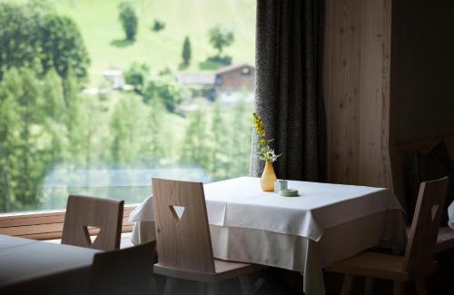 San Giacomo Hotel | Top-Rated Bühelwirt: Family-Friendly with Hot Tub Access