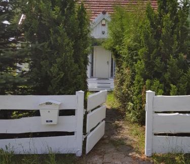 Tlen House | Pet-Friendly Retreat at Błękitny Domek - Tleń