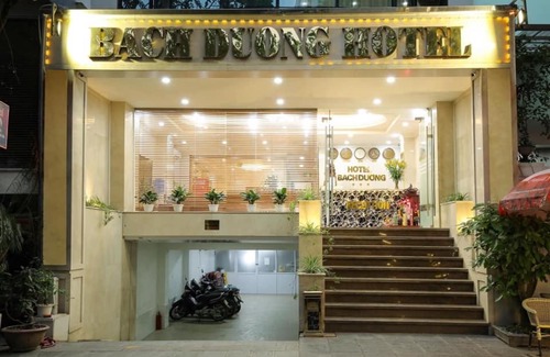 Dich Vong Hotel | Budget-Friendly Bạch Dương Hotel with Hot Tub & Breakfast