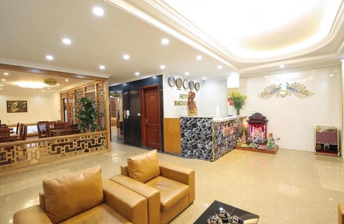 Dich Vong Hotel | Budget-Friendly Bạch Dương Hotel with Hot Tub & Breakfast