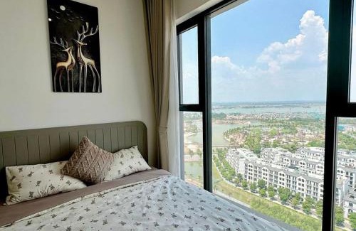 District 9 Apartment | Discover Bống Homestay: Poolside Retreat with High Ratings