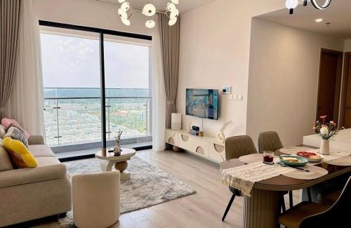 District 9 Apartment | Discover Bống Homestay: Poolside Retreat with High Ratings