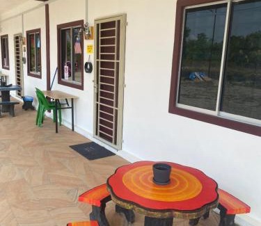 Sipitang House | Family-Friendly B-07 Suhana HomeStay in Sipitang