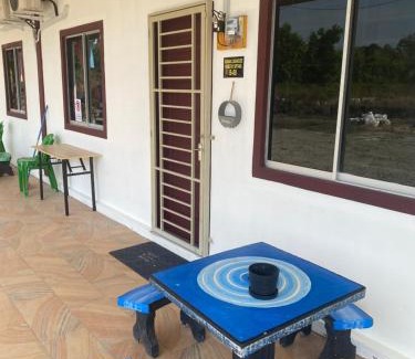 Sipitang House | Family-Friendly B-08 Suhana HomeStay in Sipitang