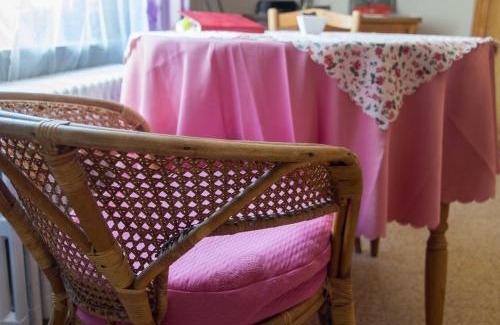 Fayt lez Manage Bed & Breakfast | Inviting B and B Comme chez soi with Pool & Family-Friendly