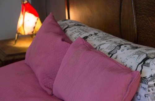 Fayt lez Manage Bed & Breakfast | Inviting B and B Comme chez soi with Pool & Family-Friendly