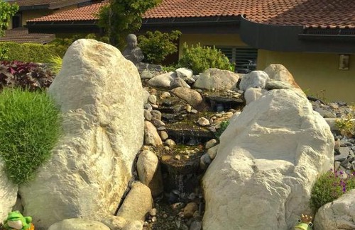 Vetroz Bed & Breakfast | Highly Rated B&B à la Madeleine with Pet-Friendly Options