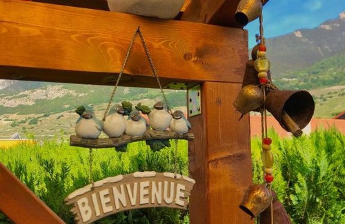 Vetroz Bed & Breakfast | Highly Rated B&B à la Madeleine with Pet-Friendly Options