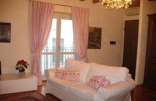 Old Town Apartment | Discover B&B A Casa Di Andrea: Pet-Friendly Retreat