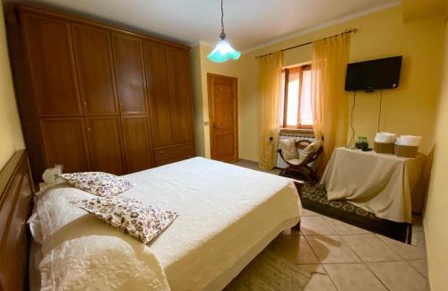 Massa d'Albe Bed & Breakfast | Inviting B&B A Casa di Nonna: 4-Star Comfort and Dining