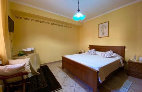 Massa d'Albe Bed & Breakfast | Inviting B&B A Casa di Nonna: 4-Star Comfort and Dining