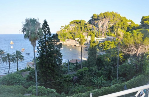 Mazzaro Bed & Breakfast | Discover B&B A Due Passi Dal Mare with Oceanfront Charm
