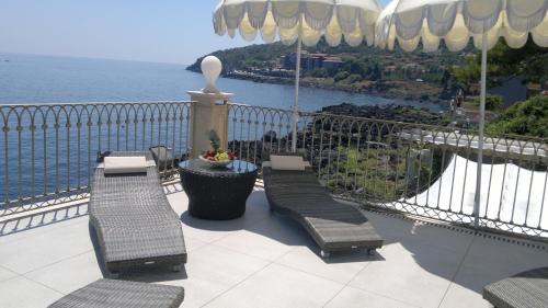 Santa Tecla Bed & Breakfast | Beachfront B&B Acireale - Il Cavalluccio Marino Escape