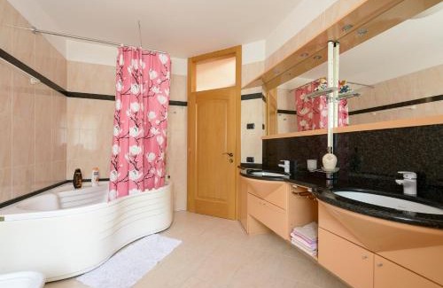 Bolognano-Vignole Bed & Breakfast | Cozy B&B agli Ulivi - Family-Friendly Retreat, Rated 9/10