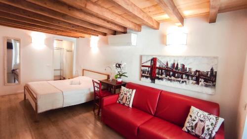 Brescia Antica Bed & Breakfast | Discover B&B ai Musei - Family-Friendly Retreat with Top Ratings