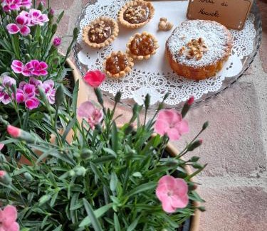 La Morra Bed & Breakfast | Top-Rated B&B ai SILIO with Breakfast and Hot Tub