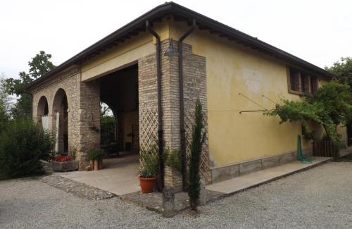 Monzambano Bed & Breakfast | Unforgettable Stays at B&B Ai Tre Confini with Ocean Views