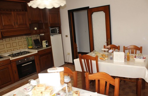 Tessera Bed & Breakfast | Top-Rated B&B Airport Venice Diego with Breakfast Included