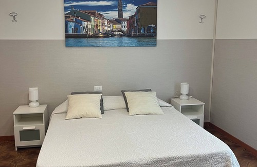 Tessera Bed & Breakfast | Top-Rated B&B Airport Venice Diego with Breakfast Included